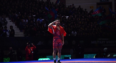 İzmirli Güreşçi Bakü’den altın madalya ile döndü