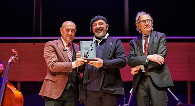 Mizahın ustaları ödüllerini aldı