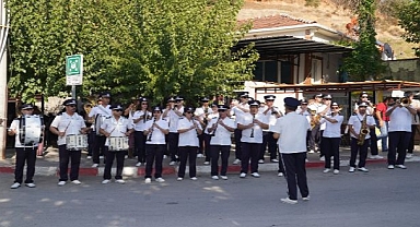 Cumhuriyet coşkusu Kemalpaşa'da başladı