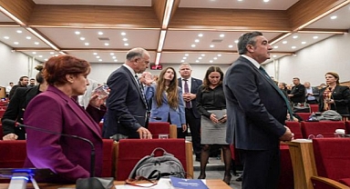 Kadın Üyeler Latif Aydemir'i Meclisten Kovdu