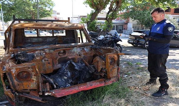 Bayraklı'da Hurda Araçlar Kaldırılıyor