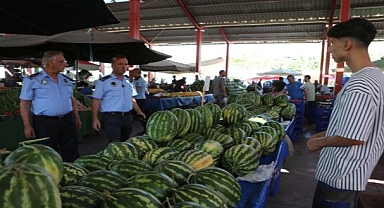 Pazar esnafına etiket uyarısı