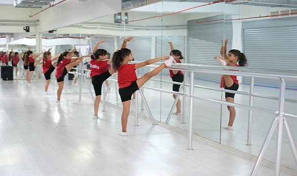 Çocuklar sporla dolu dolu bir yaz geçiriyor