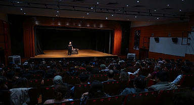 İZKİTAP'a yağmura rağmen yoğun ilgi