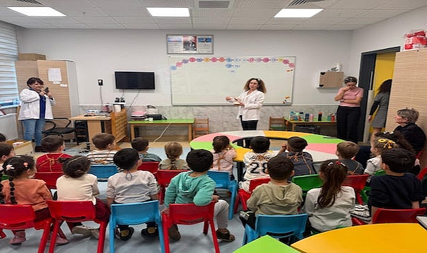 Bayraklı Belediyesinden anaokulu öğrencilerine ağız ve diş sağlığı eğitimi