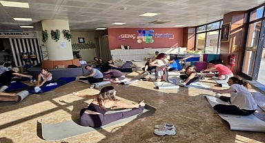İzmirli gençler için yoga saati