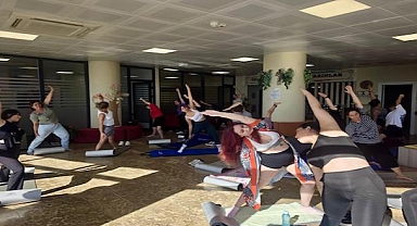 İzmirli gençler için yoga saati