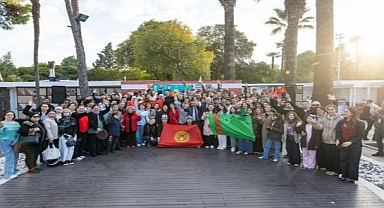 Başkan Tugay Dünya Türk Dili Ailesi Günü'nü öğrencilerle birlikte kutladı