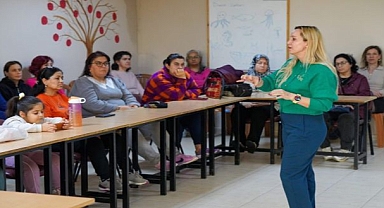 İzmirli yurttaşlar, rahim ağzı kanserine karşı bilinçleniyor