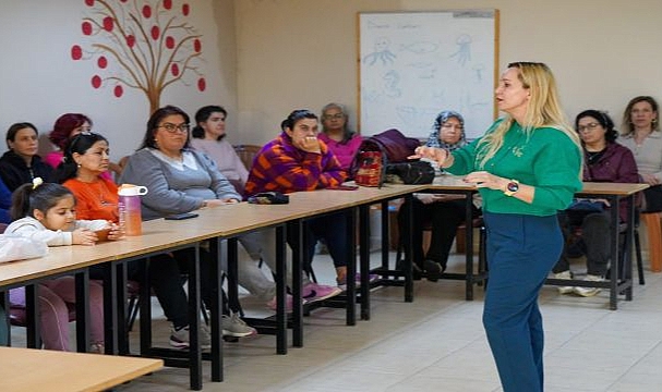 İzmirli yurttaşlar, rahim ağzı kanserine karşı bilinçleniyor