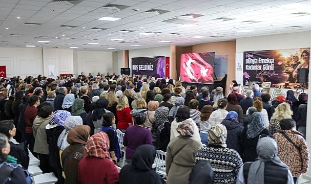 Bayraklı’da “Kadın Emeği ve Toplumsal Dönüşüm” Buluşması