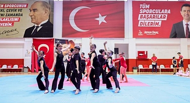 Bayraklılı kursiyerlerden yıl sonu gösterisi