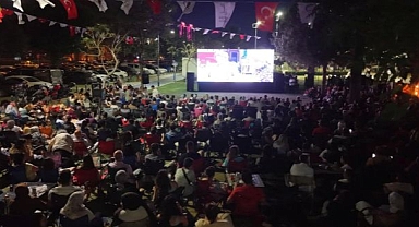 Bayraklı'da açık hava sinema günleri devam ediyor