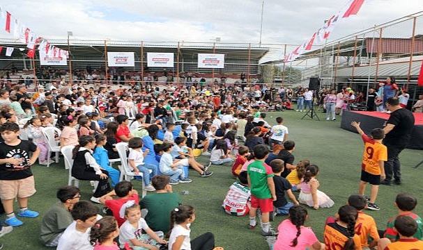 Bayraklı’da Mahalle Şenlikleri Devam Ediyor